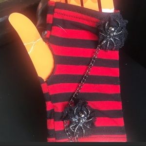 Striped fingerless gloves w/ spiders chain & lace